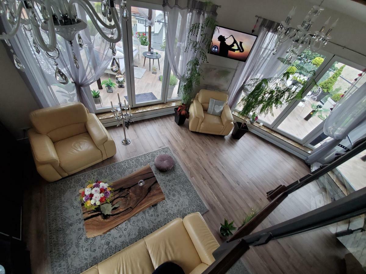Apart-Terrace On Baker Street ลวีฟ ภายนอก รูปภาพ